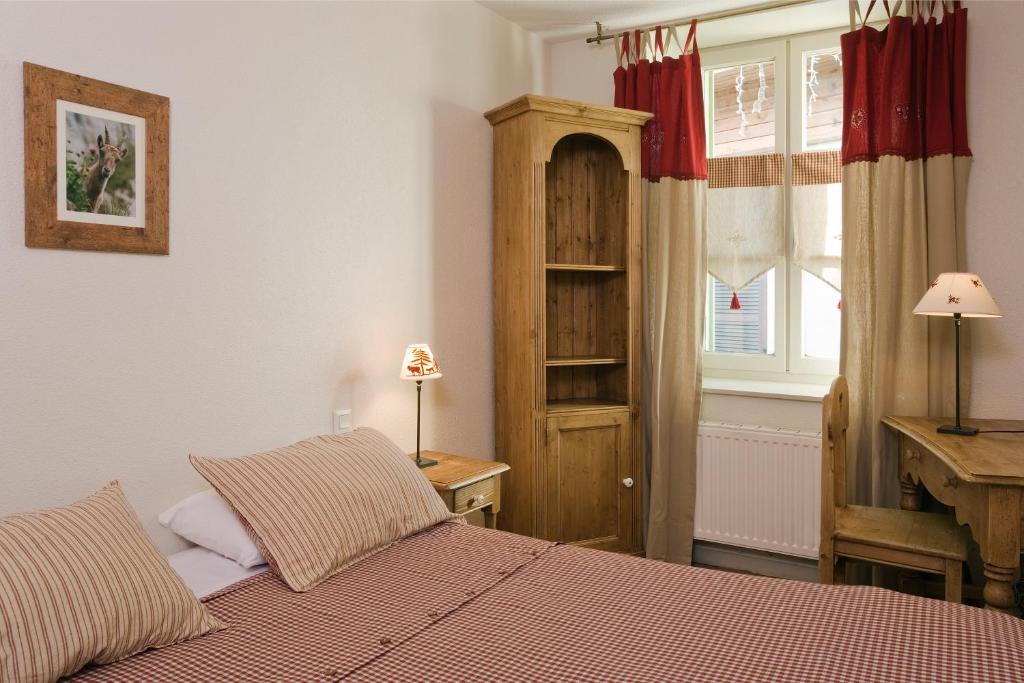 Postel nebo postele na pokoji v ubytování Lodge Hotel Les Rousses