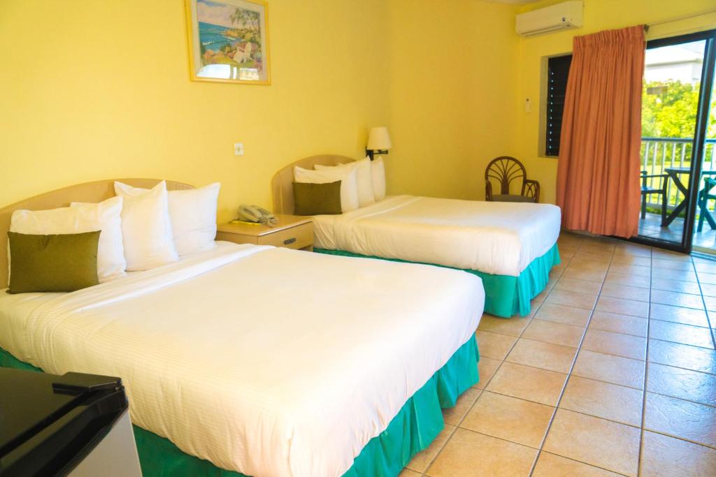 Postel nebo postele na pokoji v ubytování Allamanda Beach Resort
