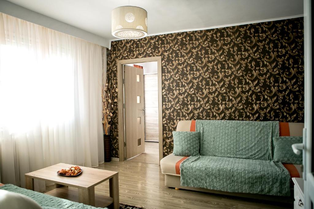 a living room with a couch and a table at Apartament Coralia in Constanţa