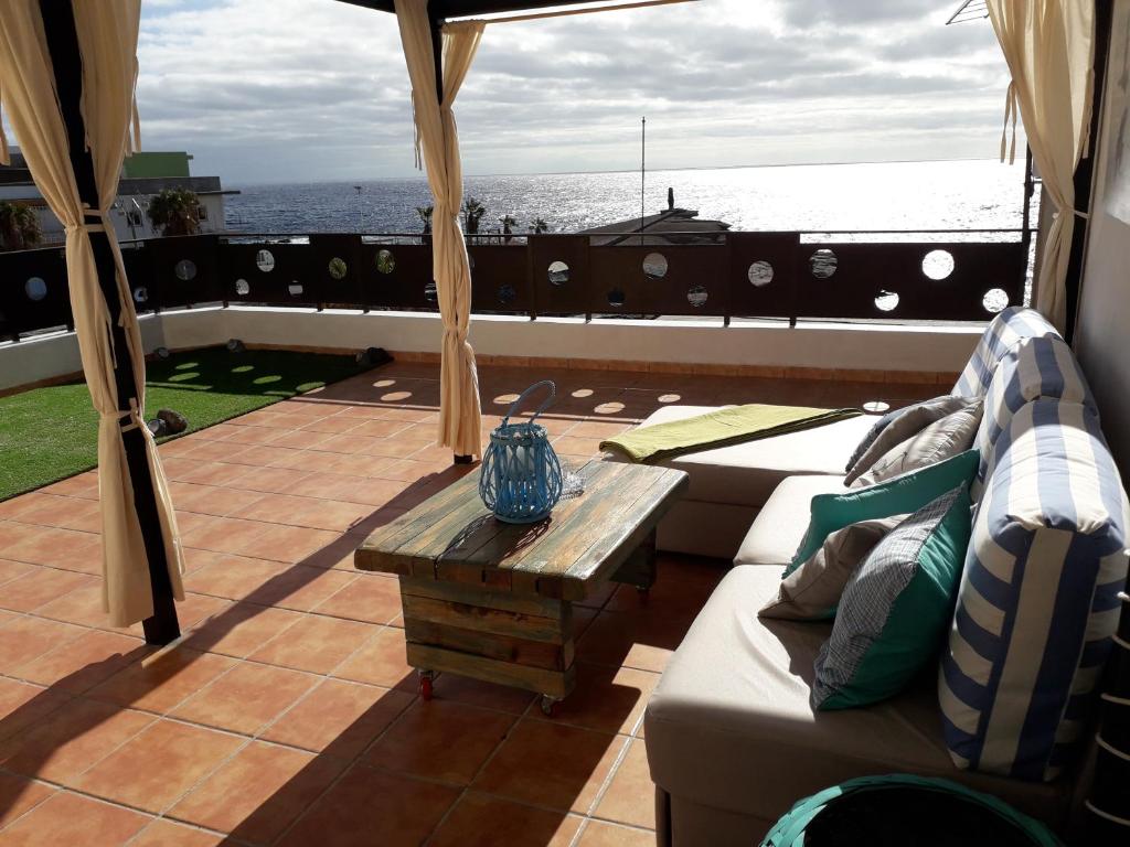 a living room with a couch and a table at Casa Trini in La Mareta