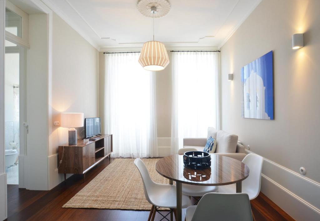 YOUROPO - Market - Two-Bedroom Apartment