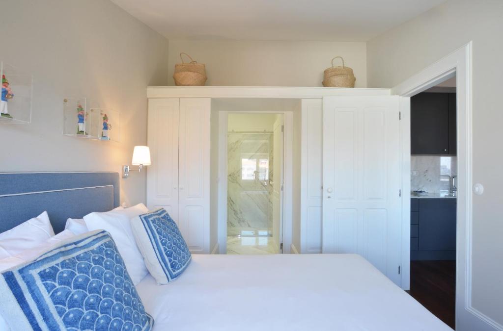 YOUROPO - Market - Two-Bedroom Apartment