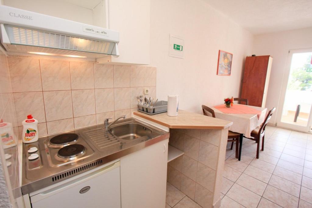 Kuchyň nebo kuchyňský kout v ubytování Apartments Duki