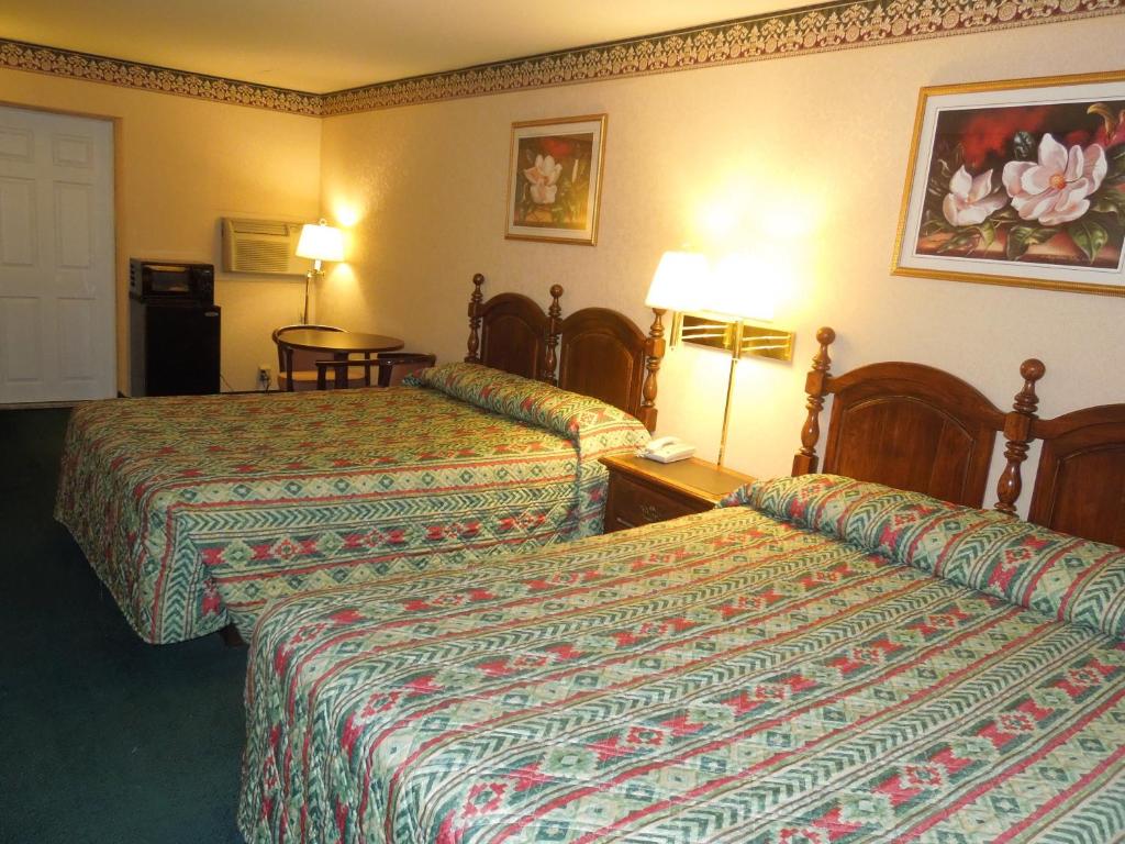 Value Inn East Stroudsburg - Queen Room With Two Queen Beds - Non-Smoking