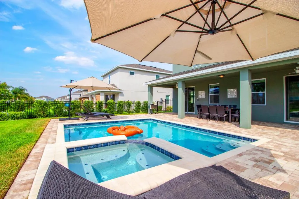 8 Bedroom Vacation Home with Pool (1825), Orlando, Statele Unite ale Americii