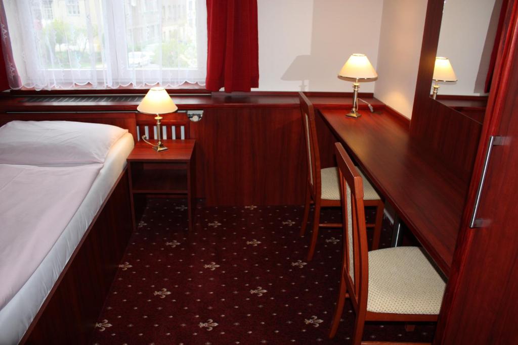 Postel nebo postele na pokoji v ubytování Hotel Hynek