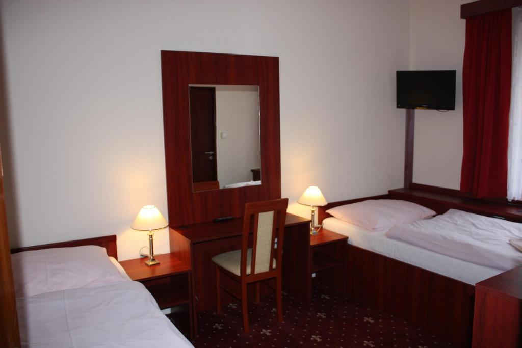 Postel nebo postele na pokoji v ubytování Hotel Hynek