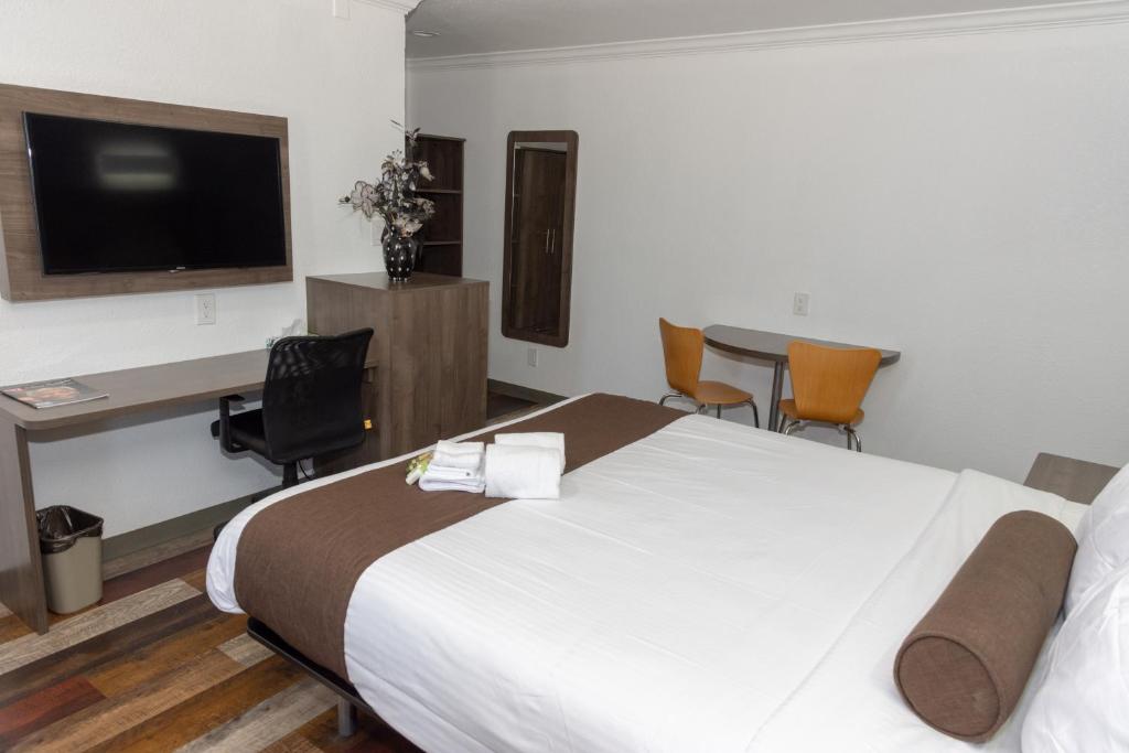 Value Inn Bellflower - 