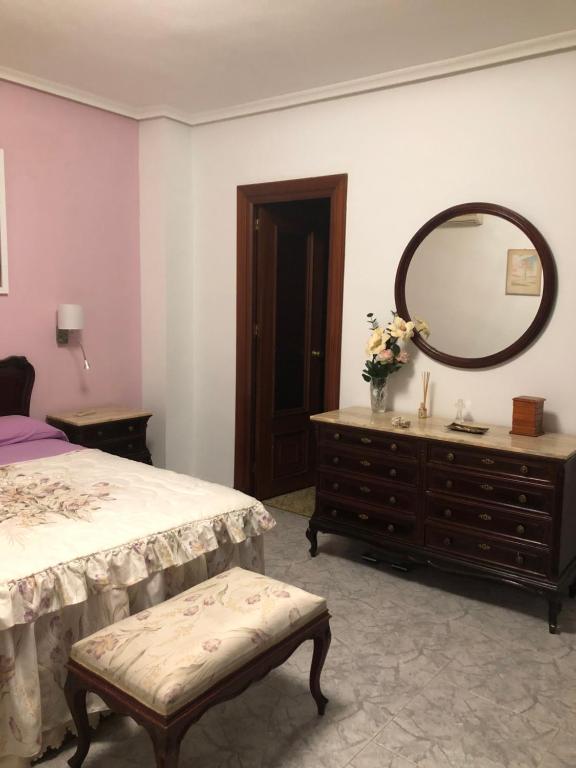 A bed or beds in a room at Peso de la Harina - piso completo