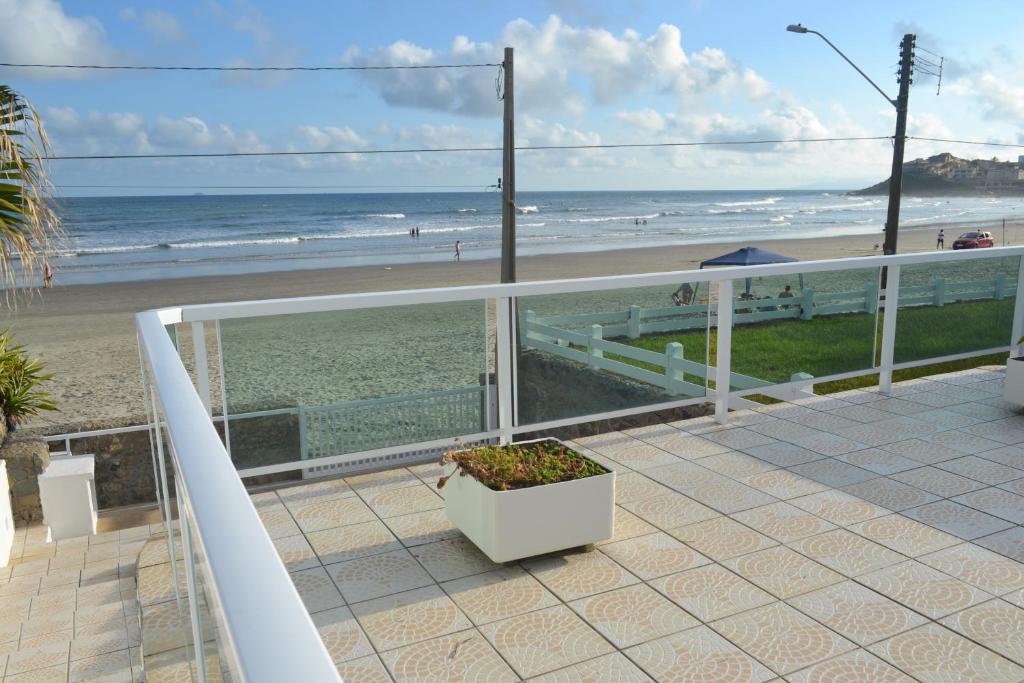 a balcony with a view of the beach at Casa Lady - Frente para o MAR in Itanhaém