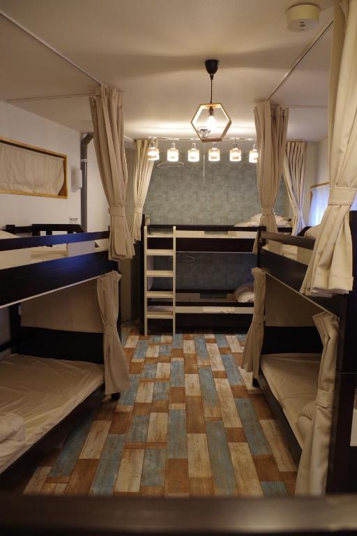 Postel nebo postele na pokoji v ubytování Cinnamon Guesthouse Dogo