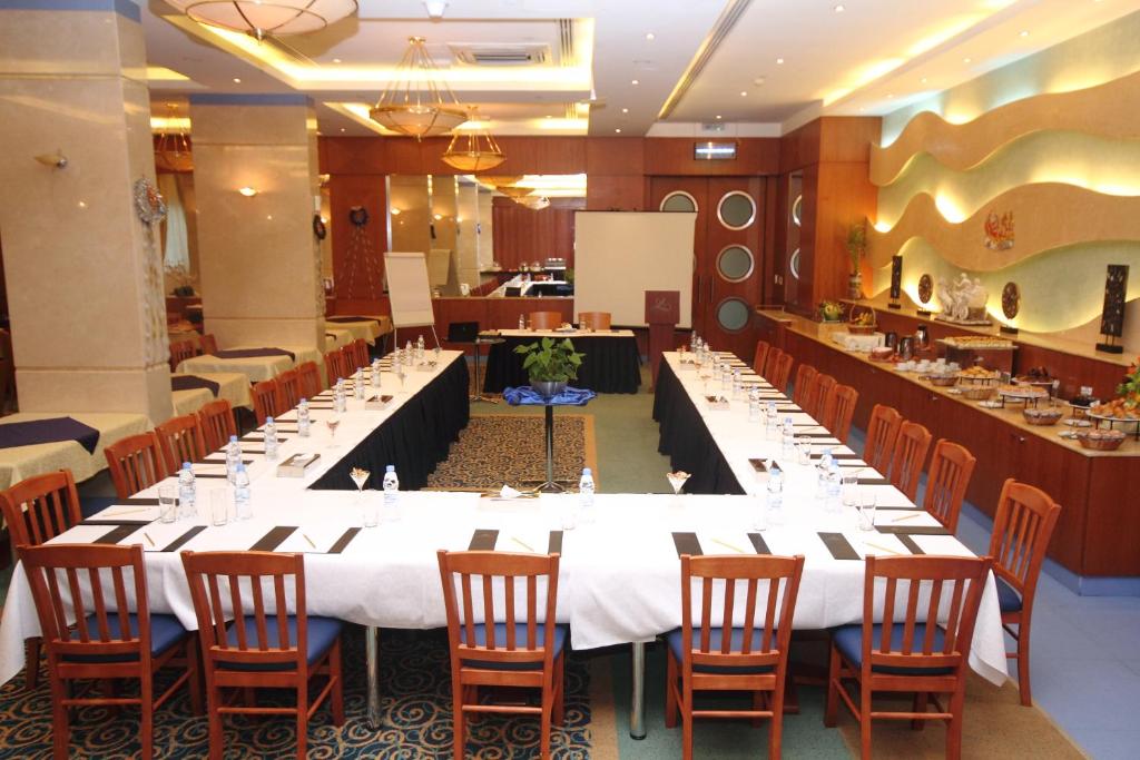 Restaurace v ubytování Lavender Hotel Sharjah