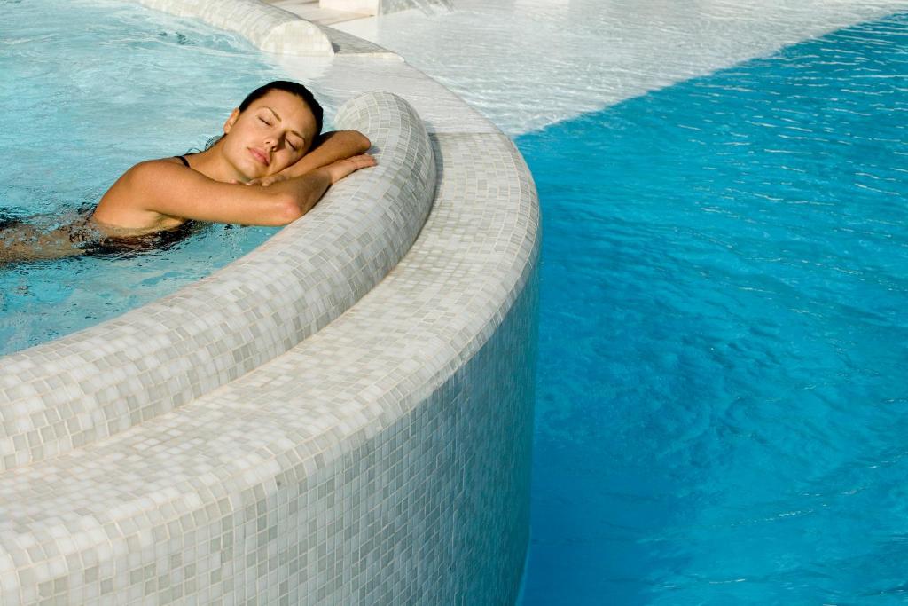 Olivi Hotel & Natural Spaの敷地内または近くにあるプール