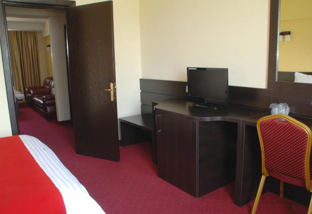 TV a/nebo společenská místnost v ubytování Hotel Ancor