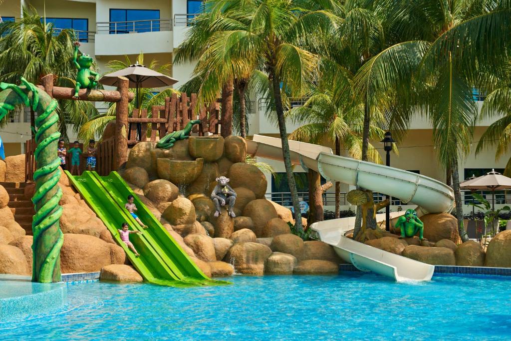 Bazén v ubytování Swiss-Garden Beach Resort, Kuantan nebo v jeho okolí