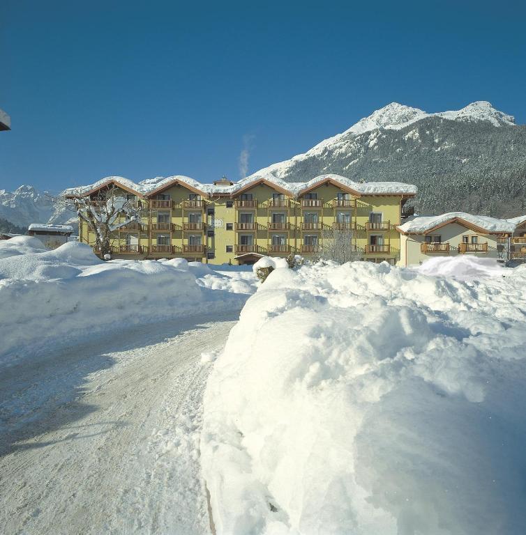 Nespecifikovaný výhled na hory nebo výhled na hory při pohledu z hotelu