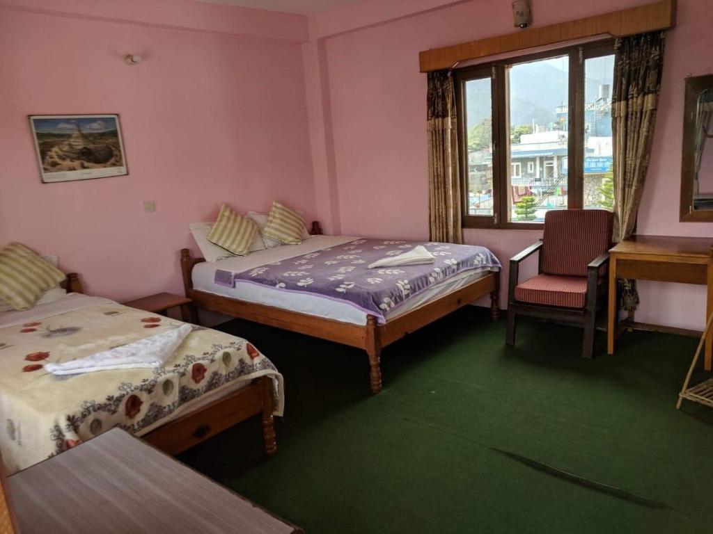 Letto o letti in una camera di Hotel Lotus Inn