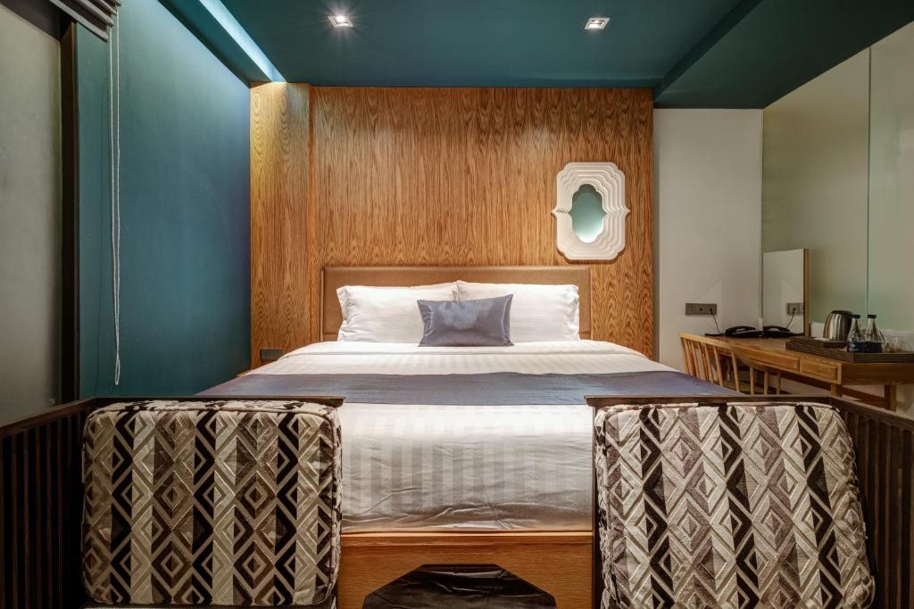 
Deluxe King Room - No Window
