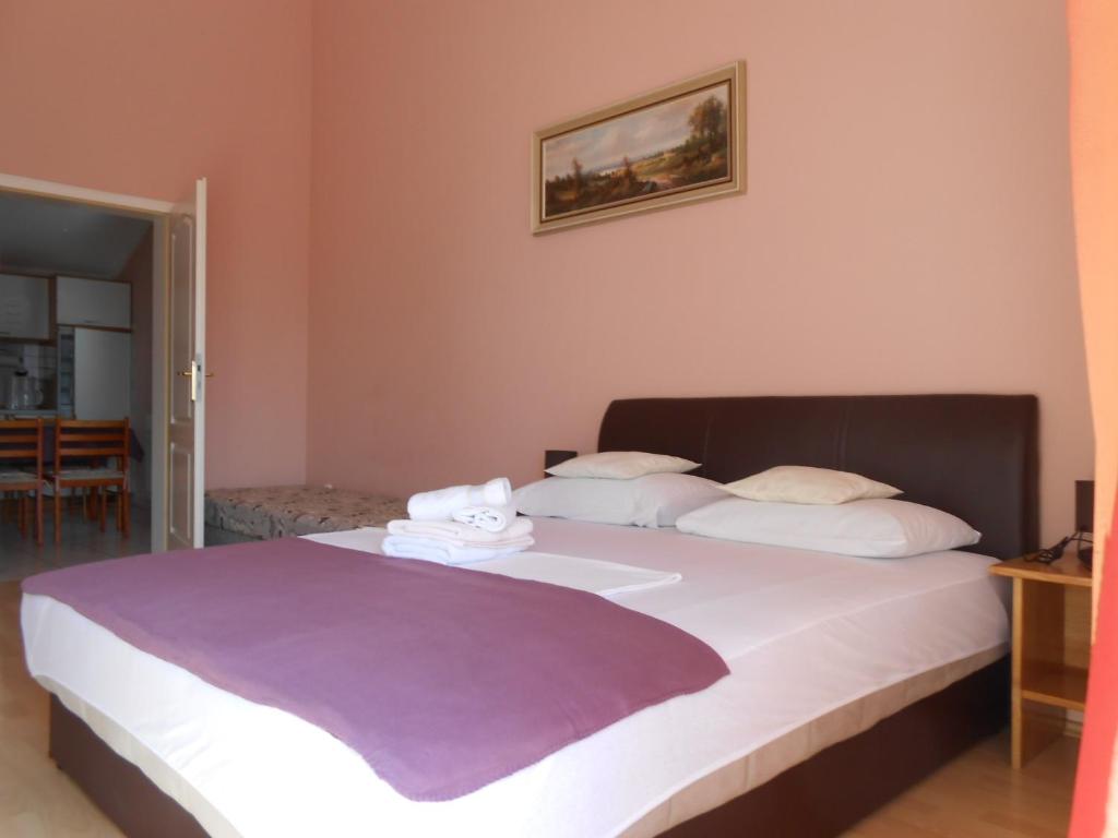 Villa Apolonija - Apartment With Balcony
