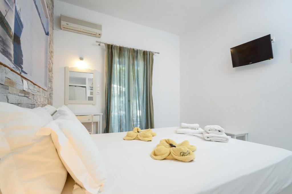 Postel nebo postele na pokoji v ubytování Dimitra Hotel