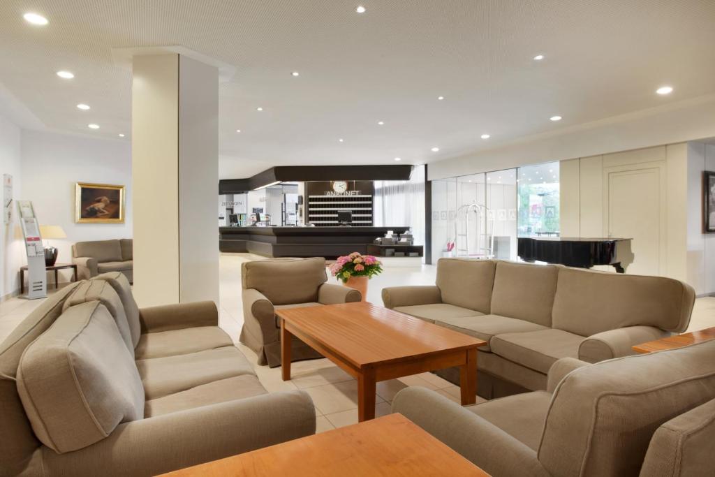 Posezení v ubytování Ramada Nürnberg Parkhotel
