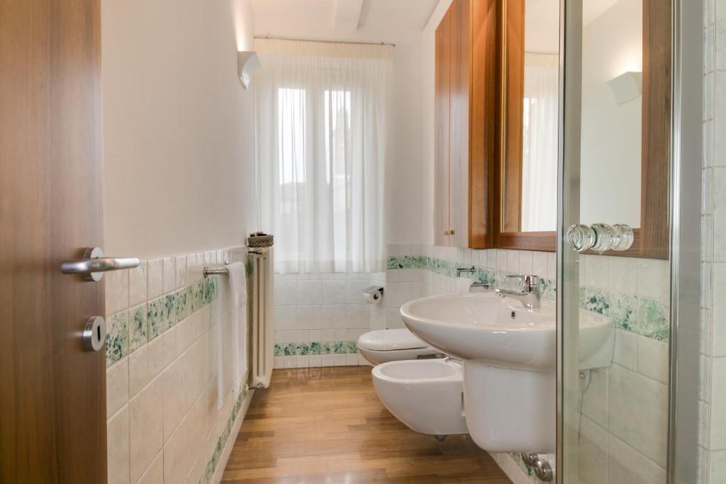 A bathroom at Corte livia Room & Breakfast