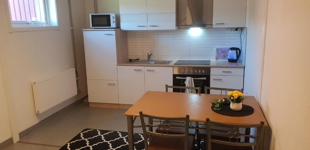 Kuchyň nebo kuchyňský kout v ubytování Torsby Vandrarhem