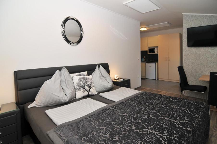 Posteľ alebo postele v izbe v ubytovaní Silver Beach Apartments