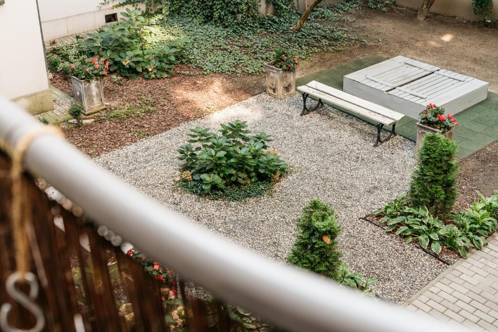 Vonkajšia záhrada v ubytovaní Downtown Apartment - LoftAffair
