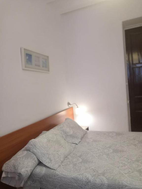 Posteľ alebo postele v izbe v ubytovaní Hostal Dragonflybcn