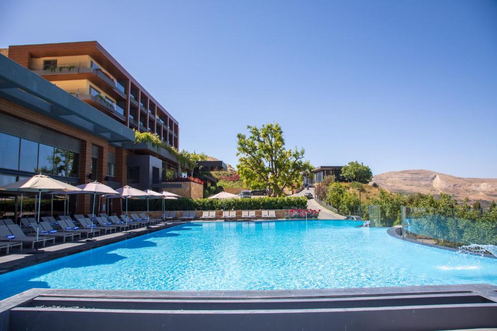 Bazén v ubytování Mist Hotel & Spa nebo v jeho okolí