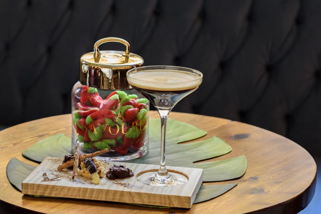 Boutique Hotel H10 Villa de la Reina - Resim 37