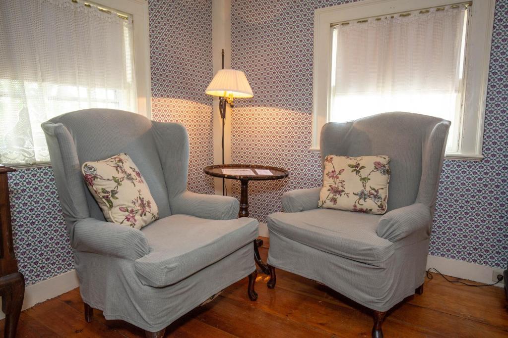 Clark Currier Inn photo