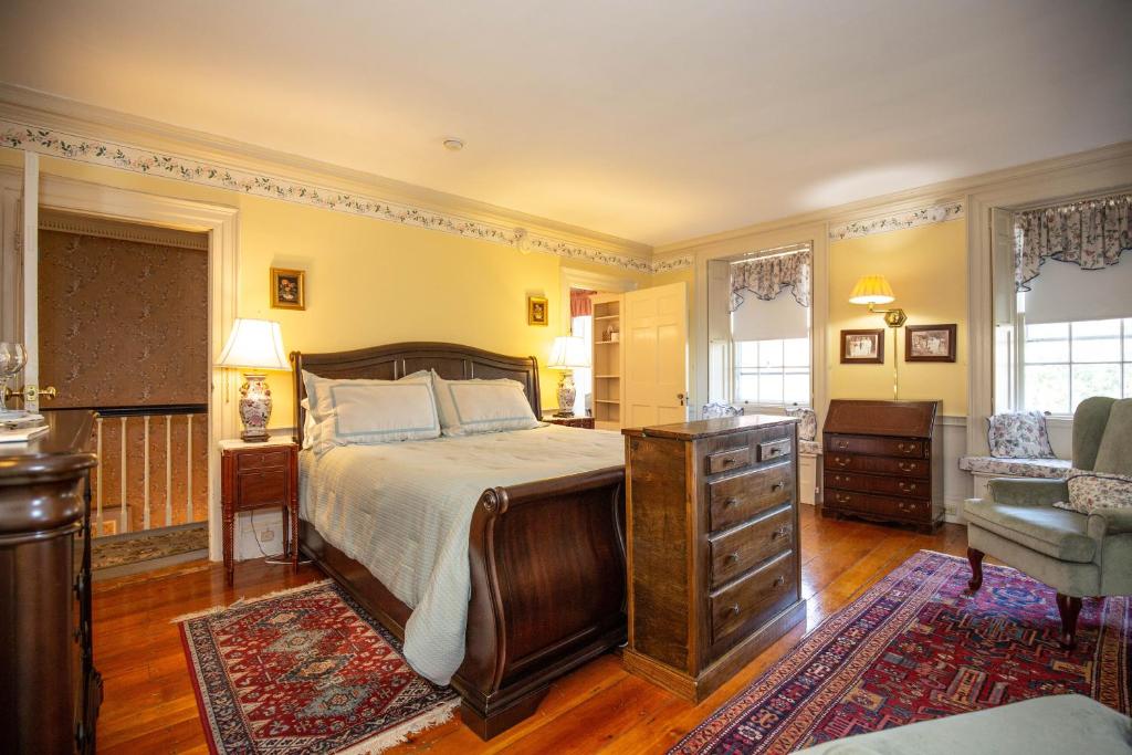 Clark Currier Inn photo