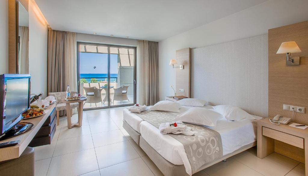 Postel nebo postele na pokoji v ubytování Astir Odysseus Kos Resort and Spa
