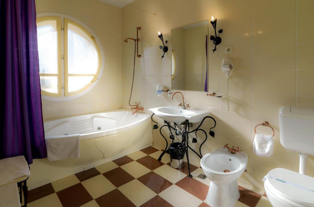 The Elite - Oradea's Legendary Hotel - Resim 3