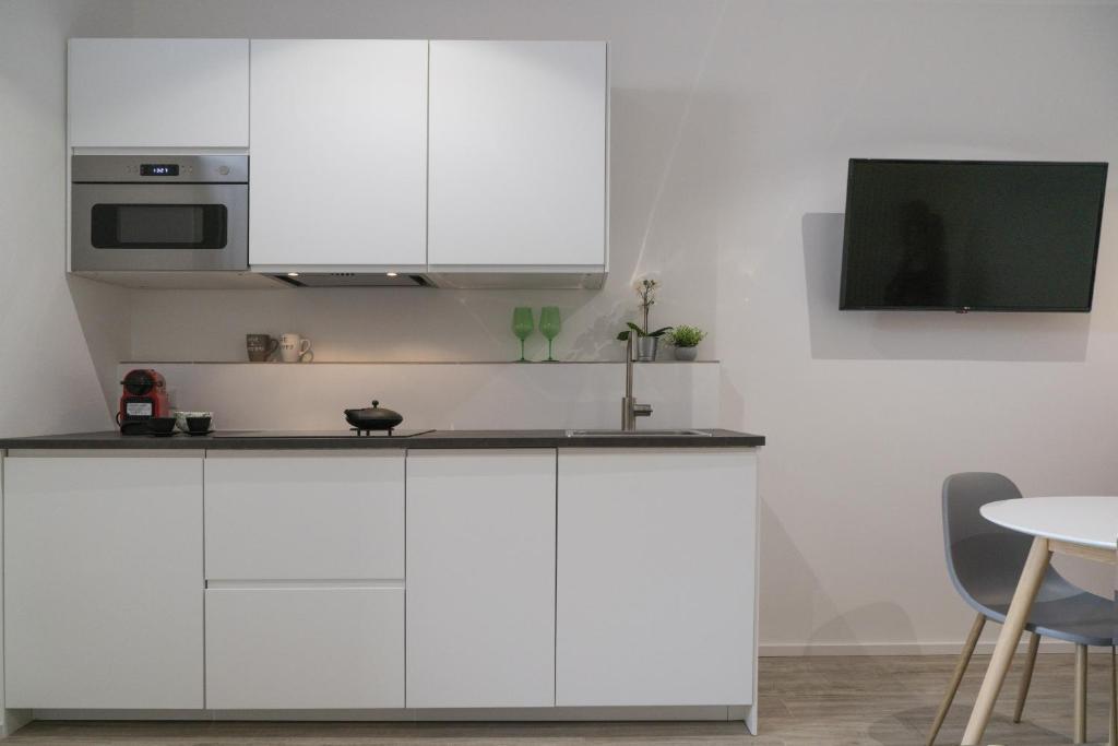 Kuchyňa alebo kuchynka v ubytovaní MI HOME NAVIGLI