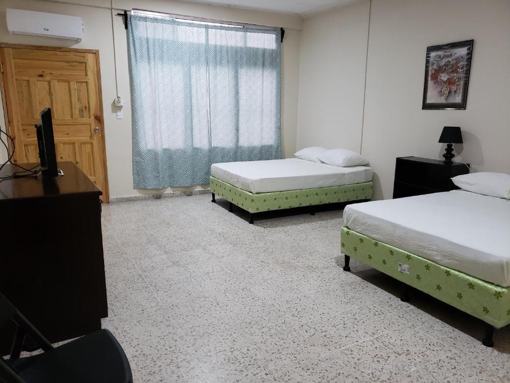 Postel nebo postele na pokoji v ubytování Hotel El Dorado