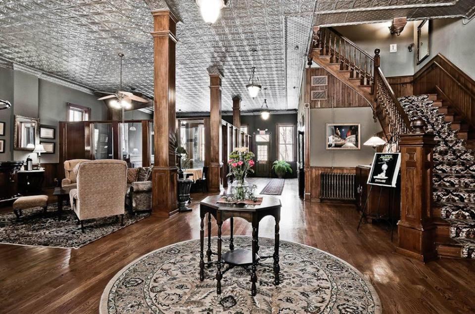 New Orleans Hotel Eureka Springs: Unwind in Luxury!