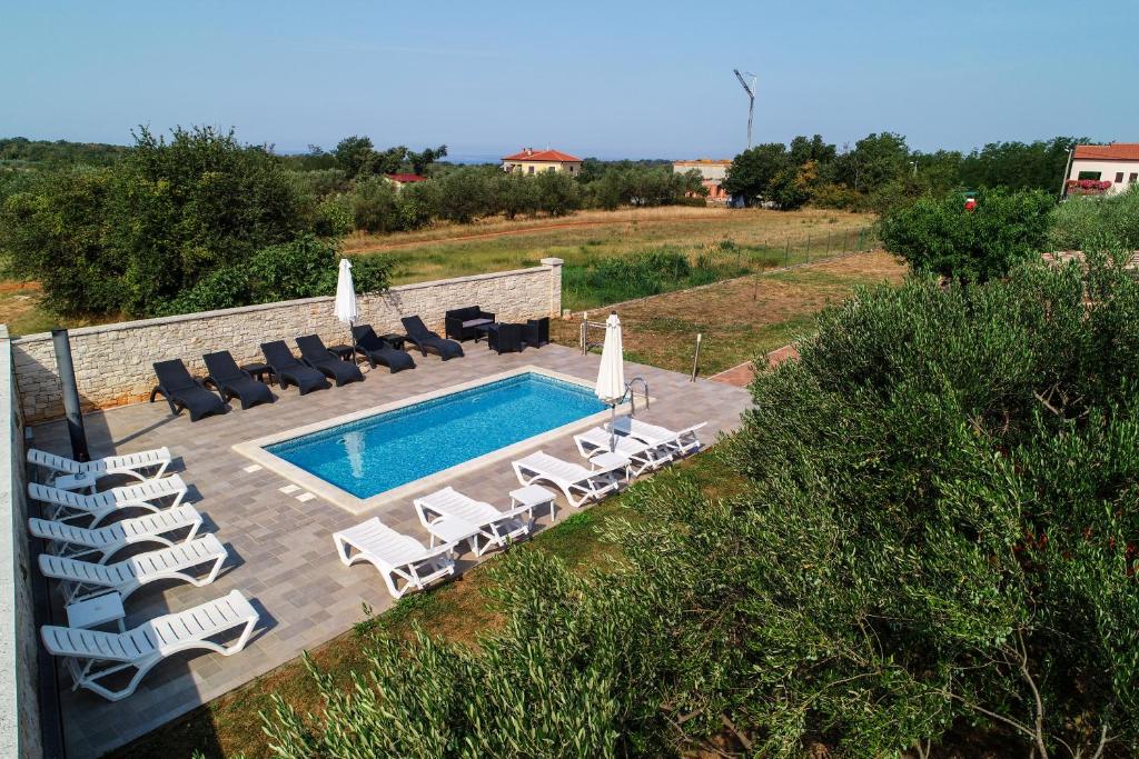 Bazén v ubytování Apartments Villa Adamović nebo v jeho okolí