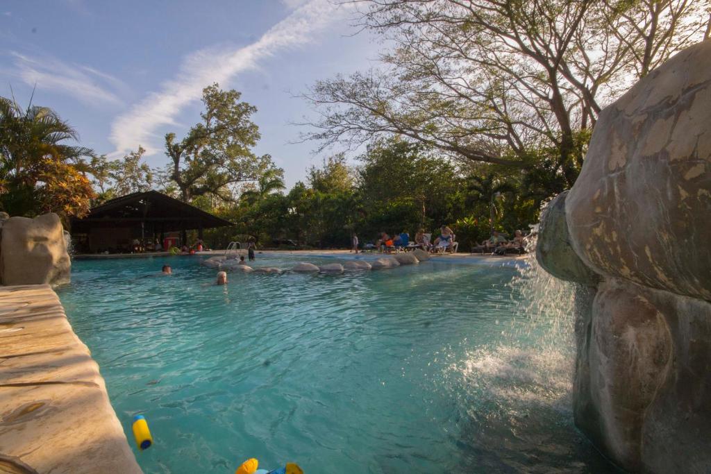 Bazén v ubytování Cañon de la Vieja Lodge nebo v jeho okolí