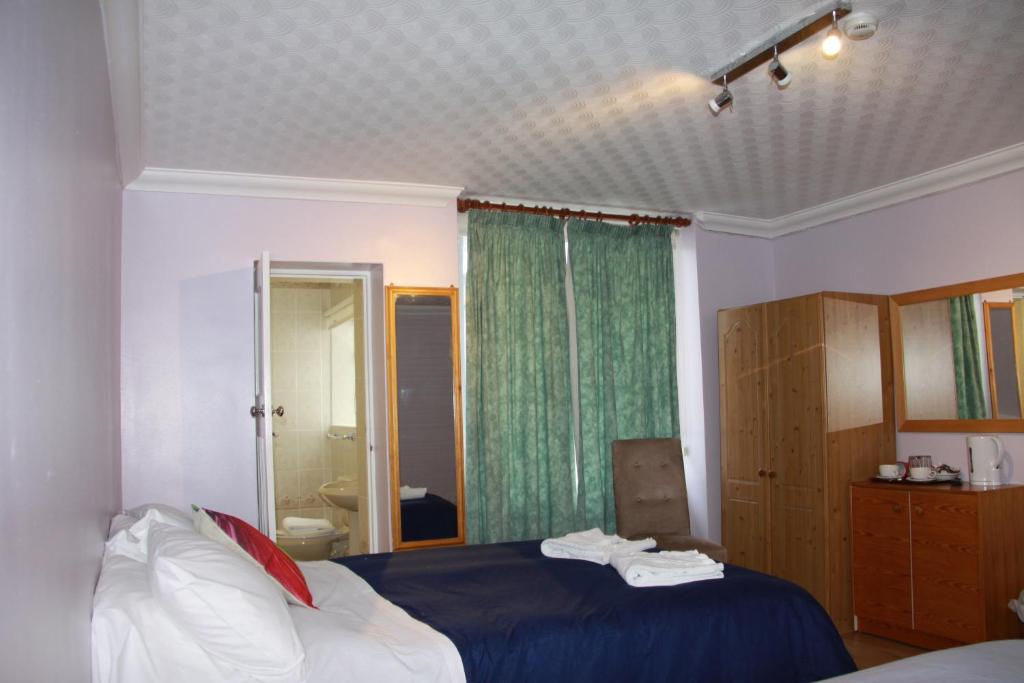 
Quadruple Room with Private Bathroom
