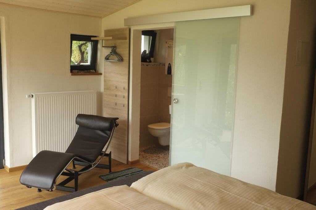 Postel nebo postele na pokoji v ubytování Dreimäderlhaus - Das vegetarische Boutique Hotel