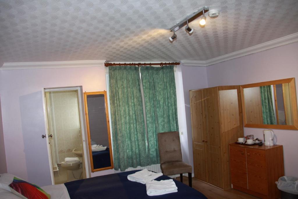 Ambassador Hotel - Resim 6