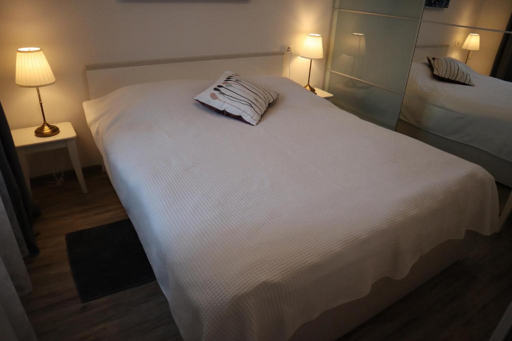 Łóżko lub łóżka w pokoju w obiekcie The Luxury Marija Apartment