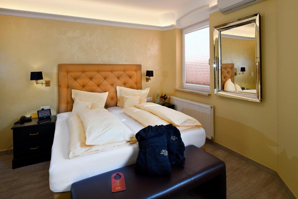 Postel nebo postele na pokoji v ubytování Hotel Heidelberger Hof