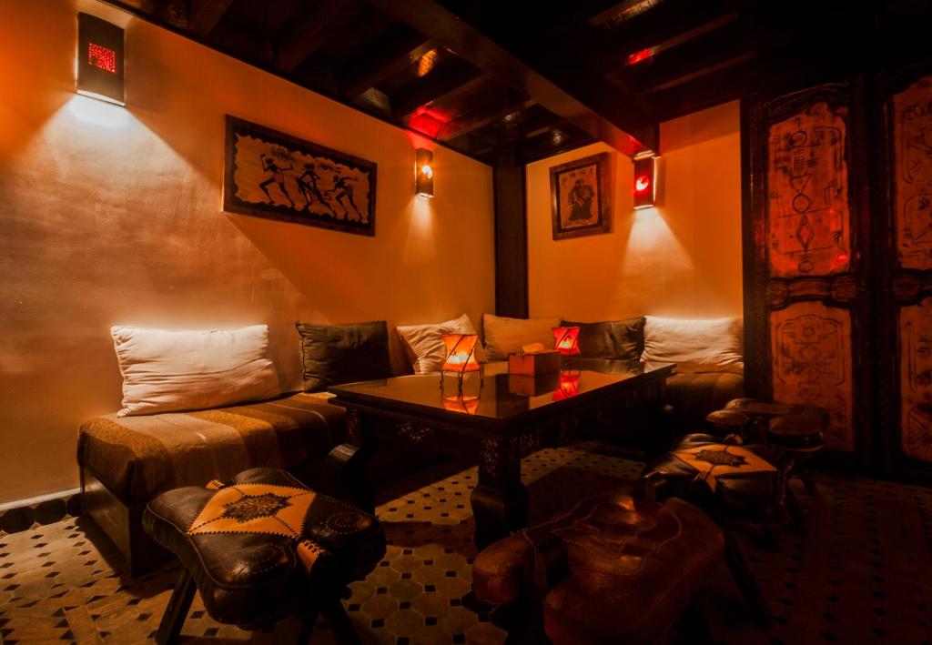 Posezení v ubytování Riad Bab Essaouira