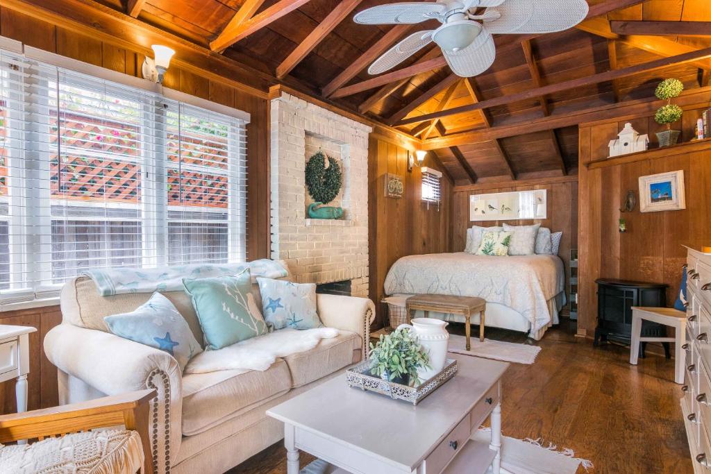 Redwood Hollow Cottages - Gemütliches Studio Cottage Mit Kamin