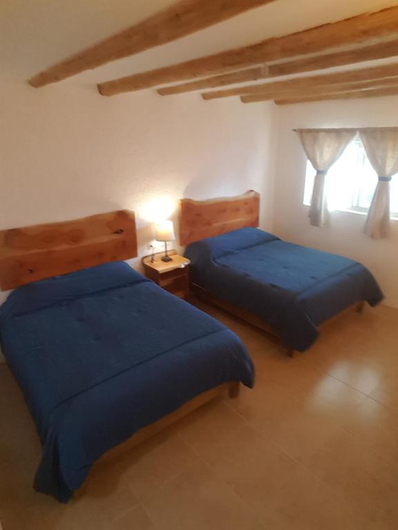 Un pat sau paturi într-o cameră la Hotel Posada del Cobre