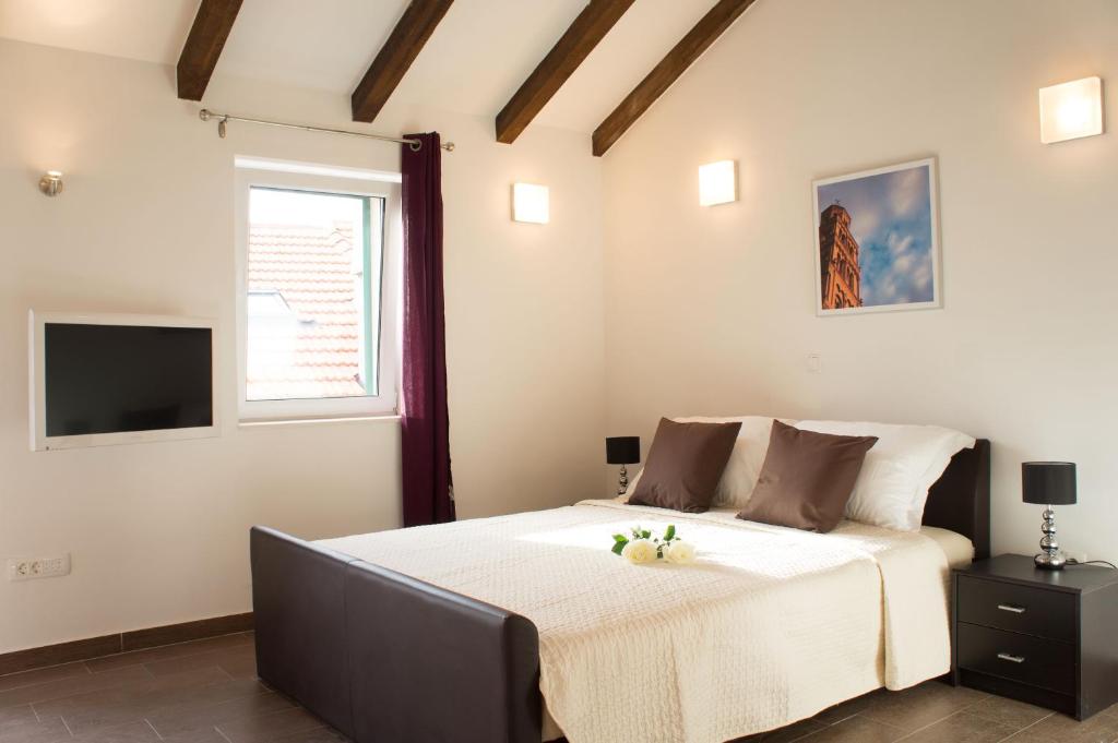 Televízia a/alebo spoločenská miestnosť v ubytovaní Split Allure Apartments